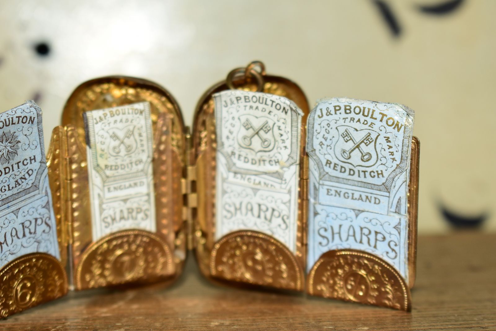 Victorian Avery's Quadruple Accordion Needle Case   Rare Four Part Etui With Original Set Of Sized Needles 1872 photo vinterior