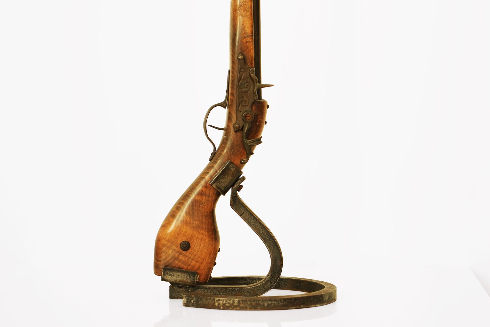 20th Century Bronze & Gilt Metal Floor Ashtray With A Sculptural Riffle Smoking Stand photo Furniture