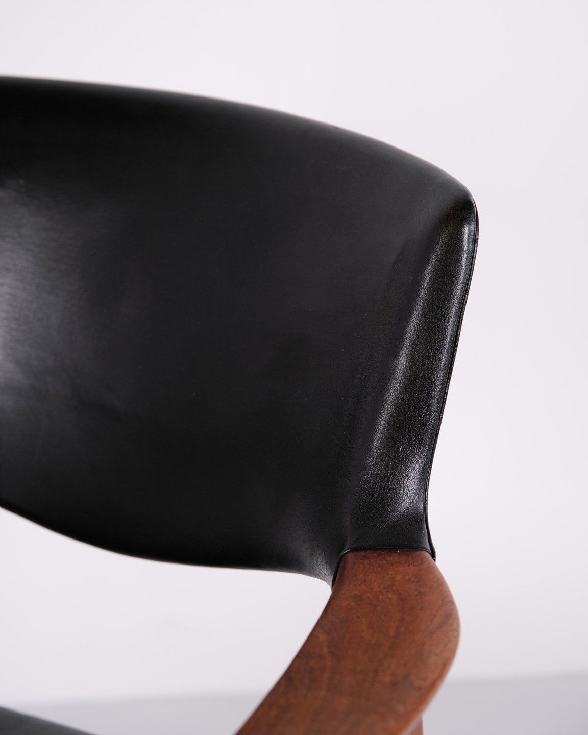 Erik Kirkegaard Armchair Model 43 In Teak And Black Leather, Høng Stolefabrik, 1950s photo vintage