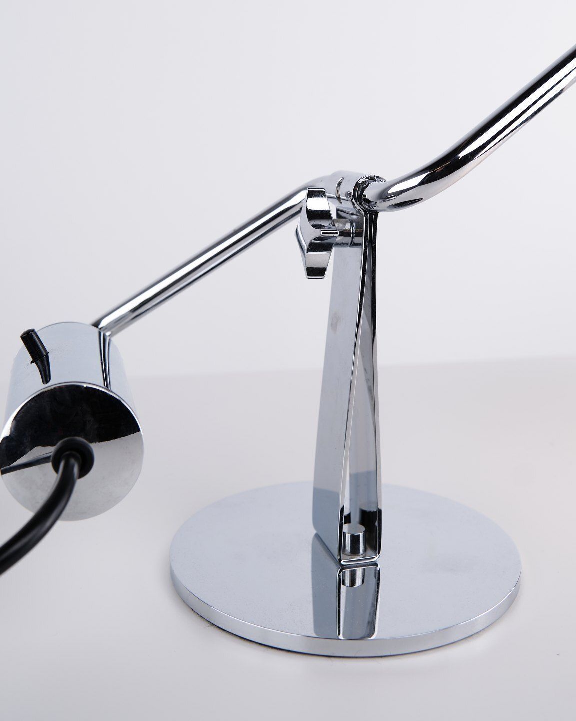 photo furniture Poul Henningsen Ph 2/1 Piano/Tilt Lamp, Table Lamp In White Opal Glass For Louis Poulsen