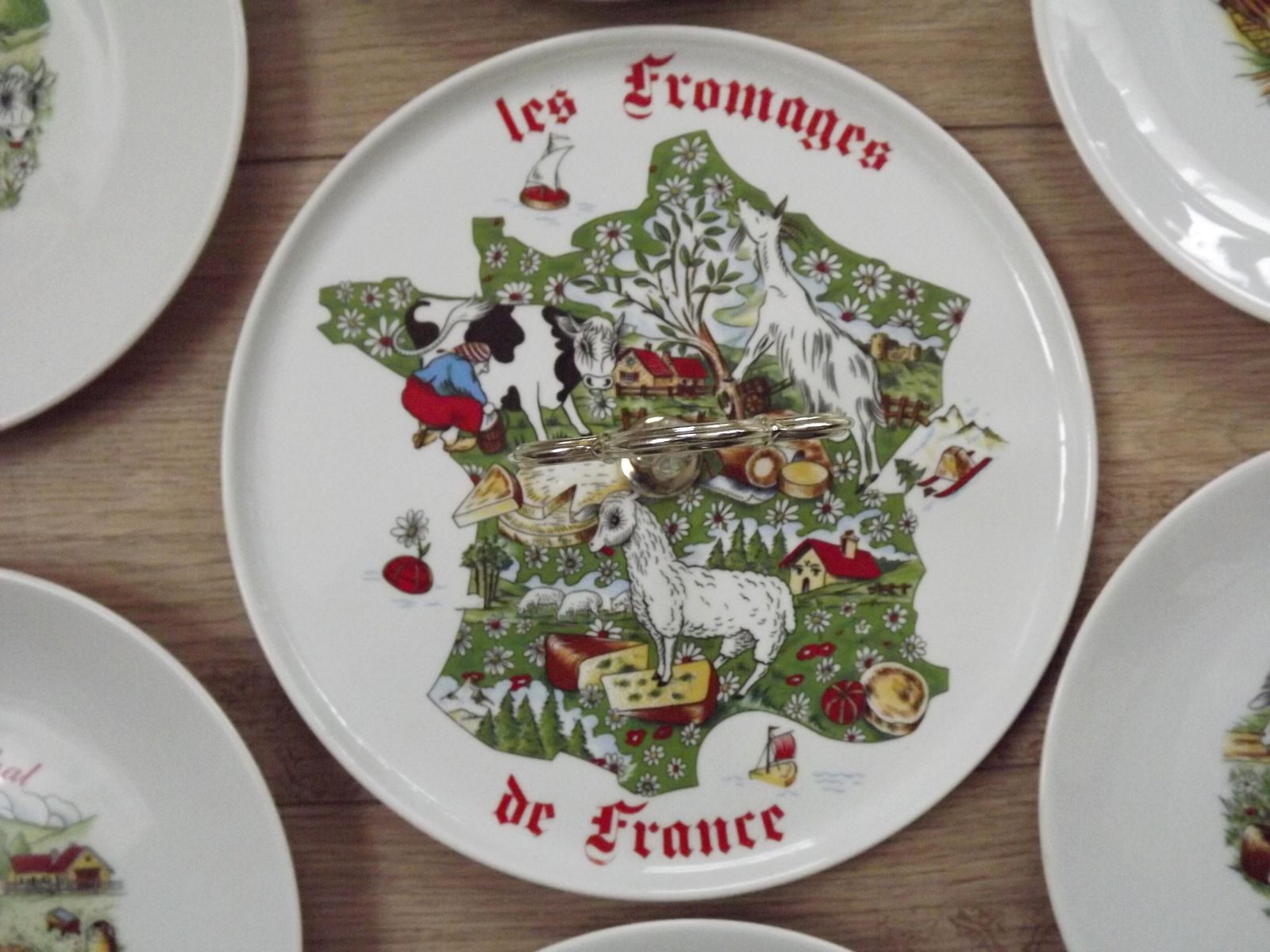 photo furniture Service à fromage vintage Limoges France    6 assiettes à fromage et grand plat de service