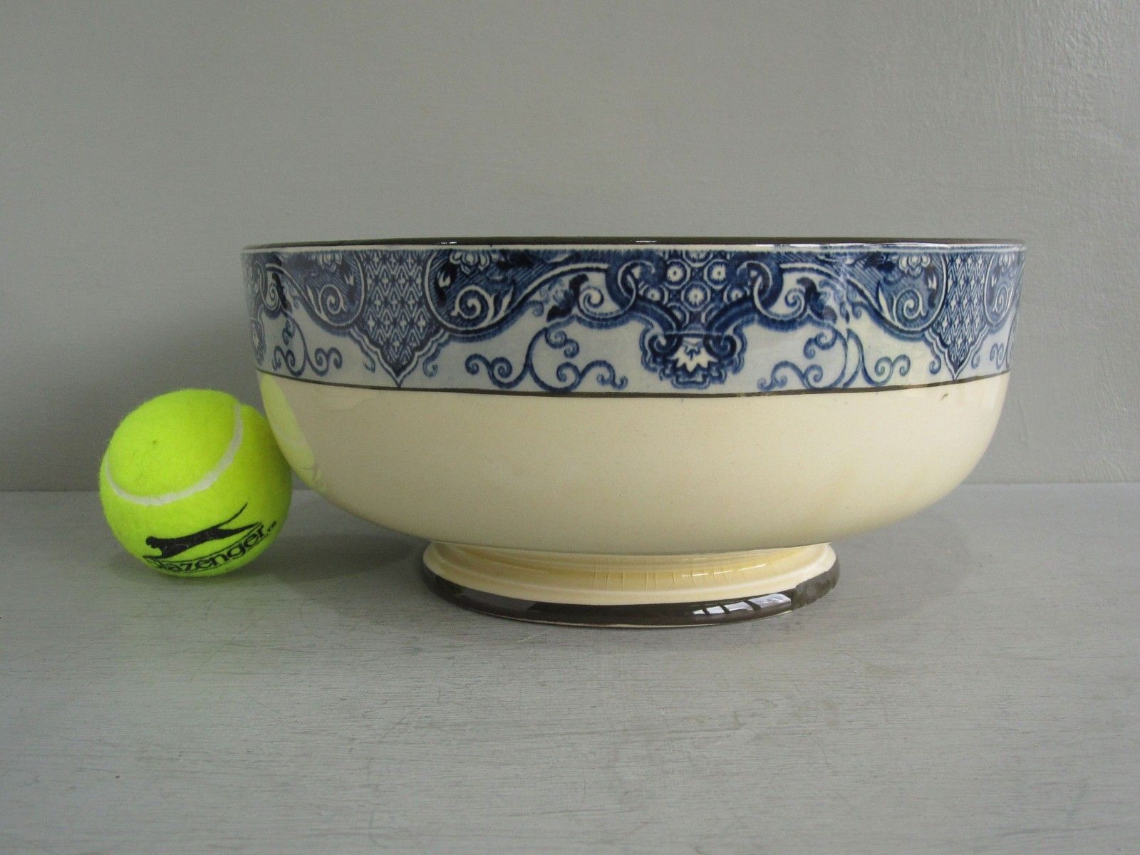 Large Royal Doulton Falconry Series Bowl photo 100.0