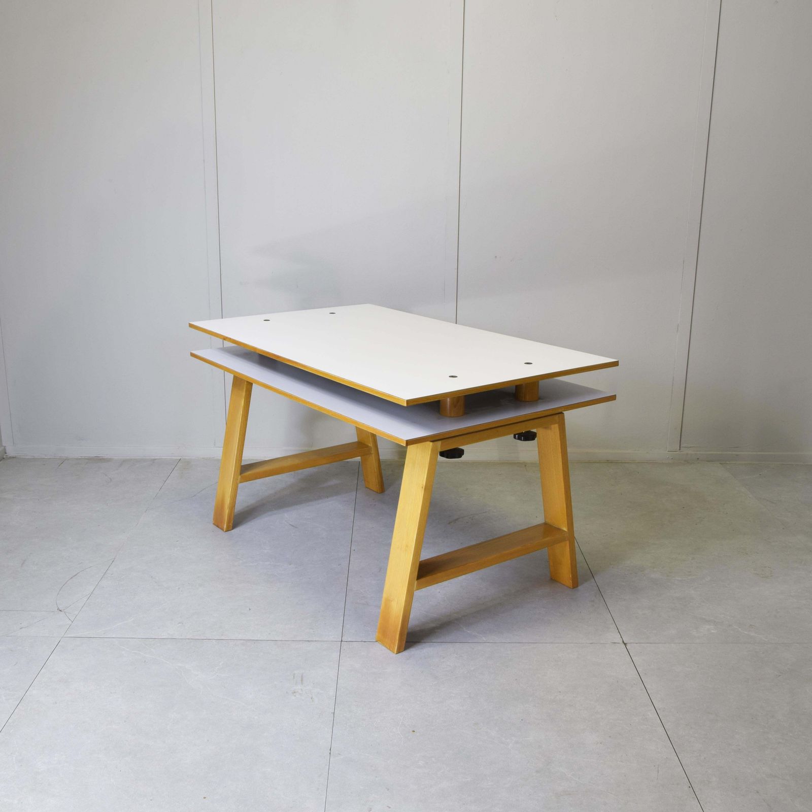 Minimalist Desk, Italian Made In The 1980s photo vintage
