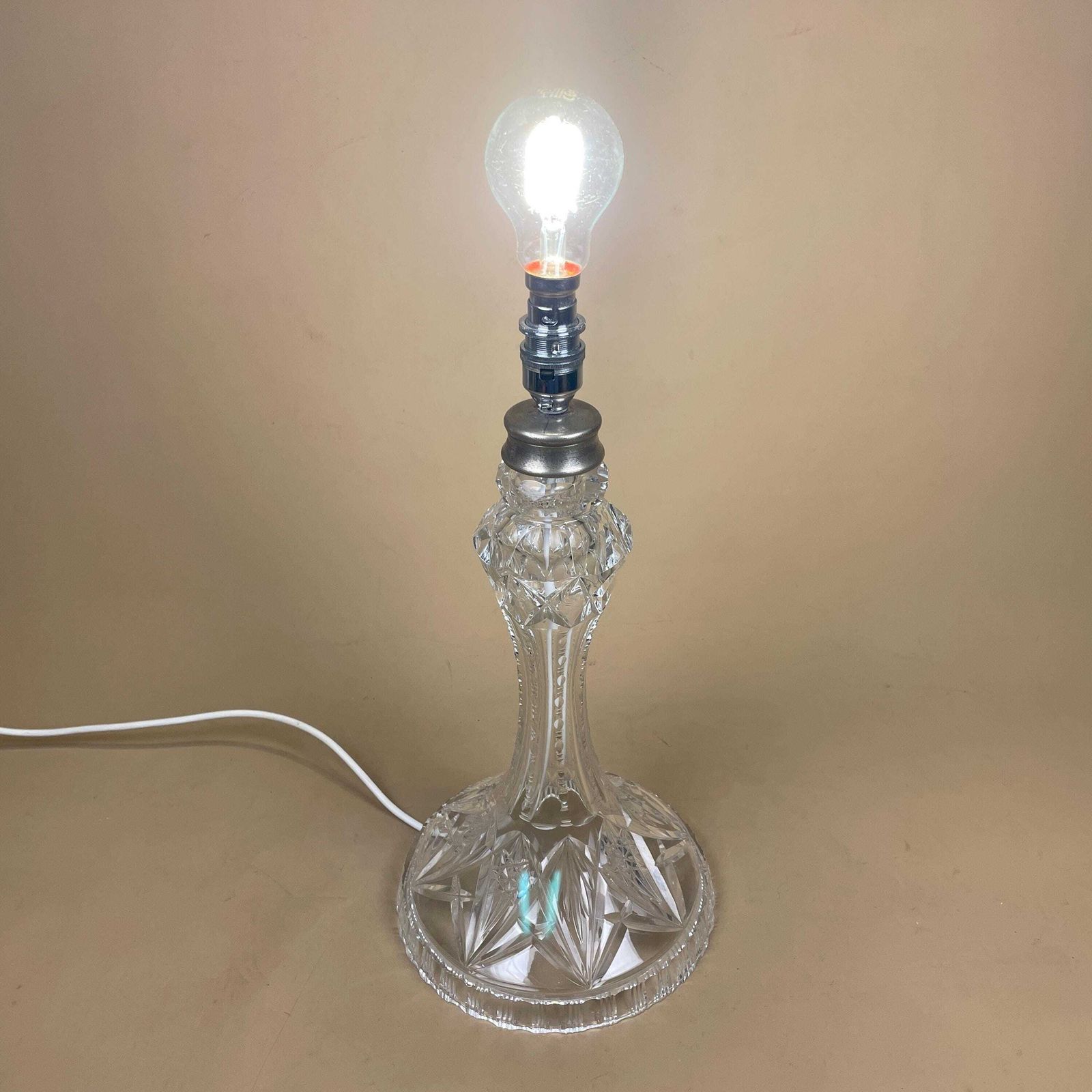 Clear Cut Glass Lamp Light Bedside Table Silver Metal Fitting Art Deco Round Base Vintage Elegant Regency Classic Antique Crystal photo vintage
