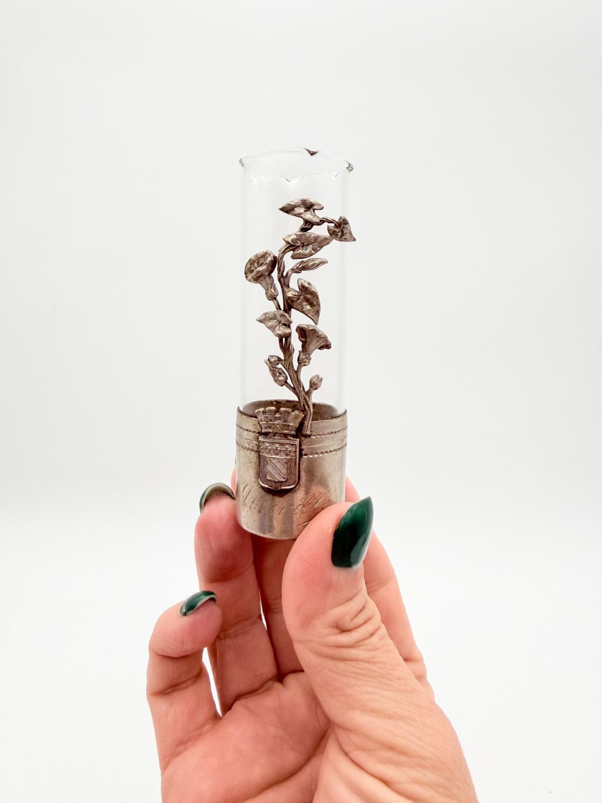 Art Nouveau Pewter Floral Bud Vase, Glass Overlay, Abeville Crest (9cm) photo vinterior