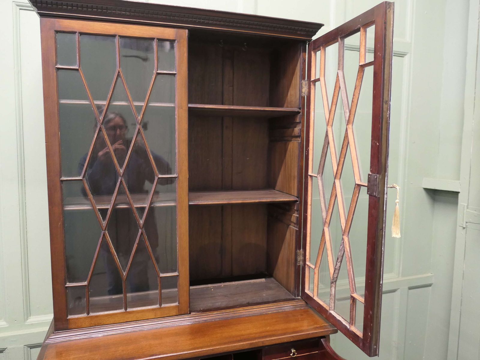A Mahogany Bachelors Secretaire Bookcase photo 1500.0