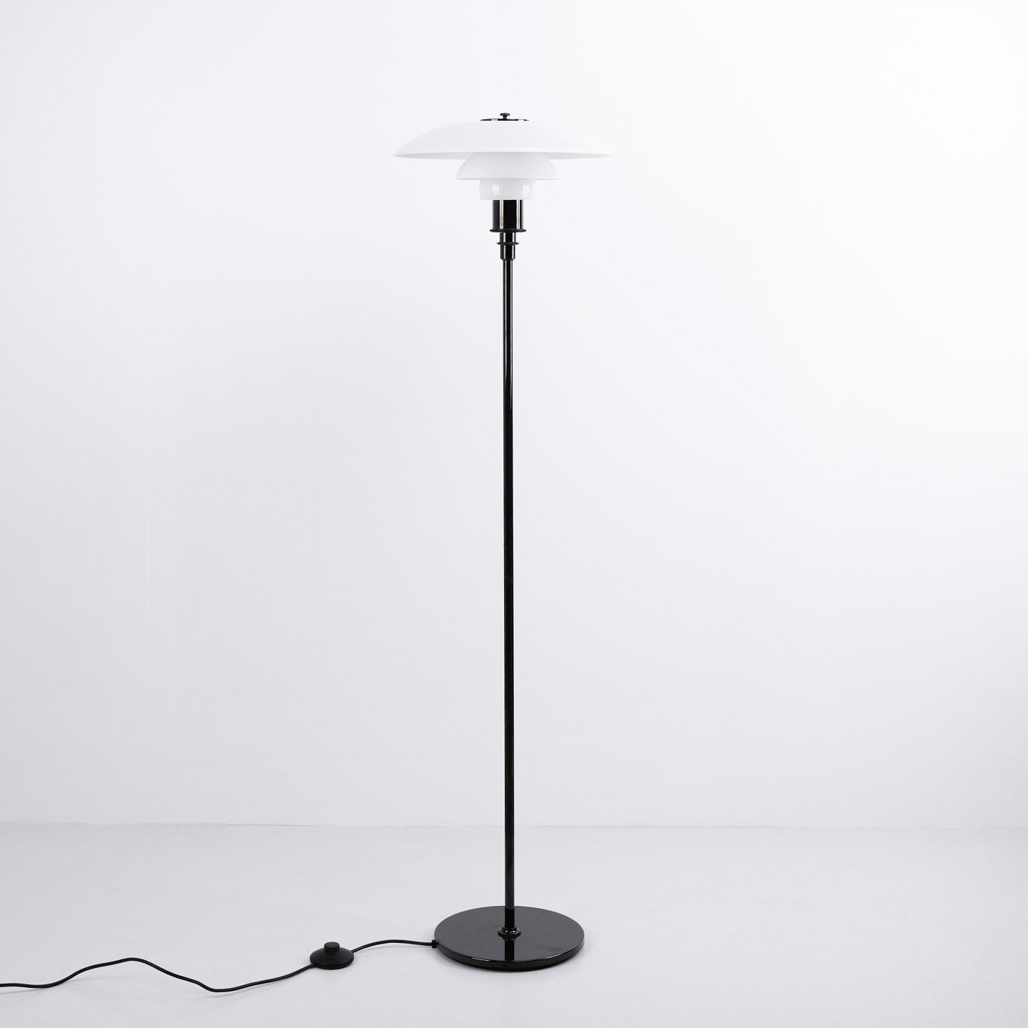 Poul Henningsen Floor Lamp Model Ph 3.5/2.5 With Black Frame, Louis Poulsen photo vinterior