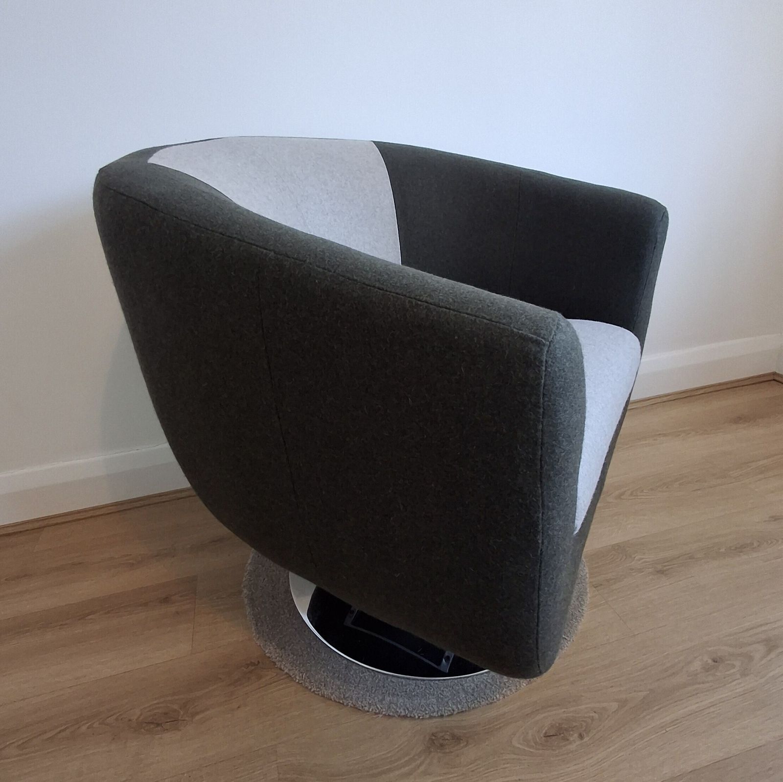 Swivel Tub Chair With 100% Wool Upholstery photo for sale