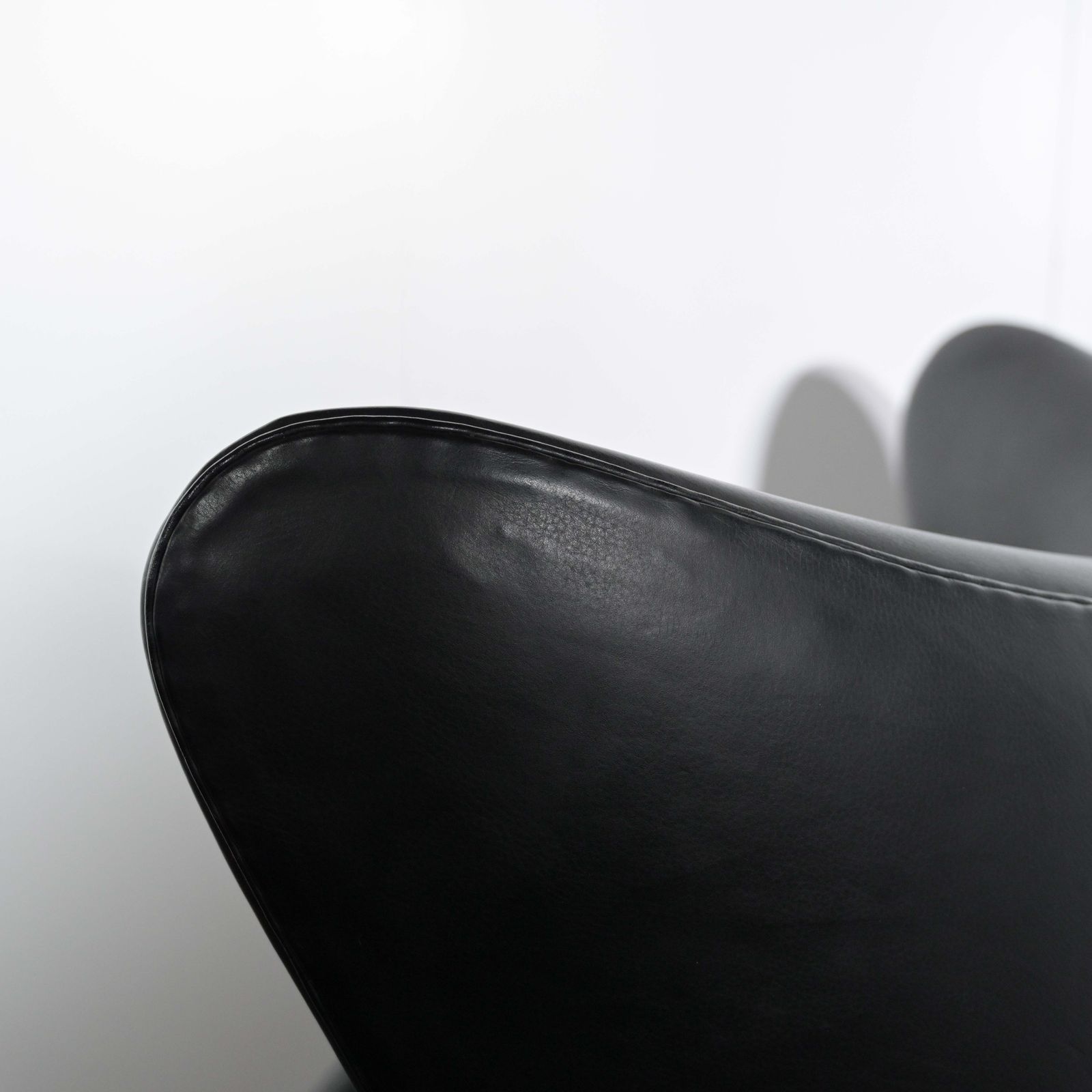 Egg Chair With 4 Star Based Polished Aluminium Base And Adjustable Tilt Mechanism Deigned By Arne Jacobsen photo buy