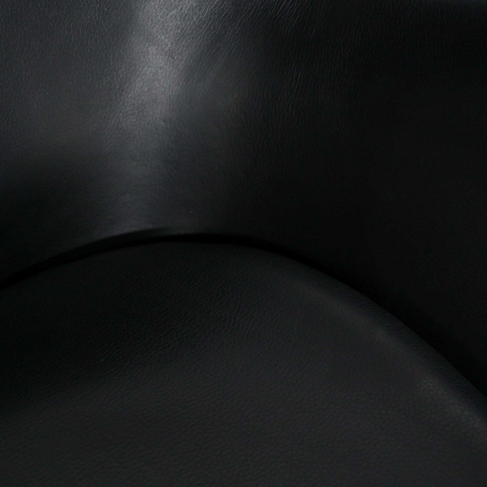 photo for sale Egg Chair With 4 Star Based Polished Aluminium Base And Adjustable Tilt Mechanism Deigned By Arne Jacobsen