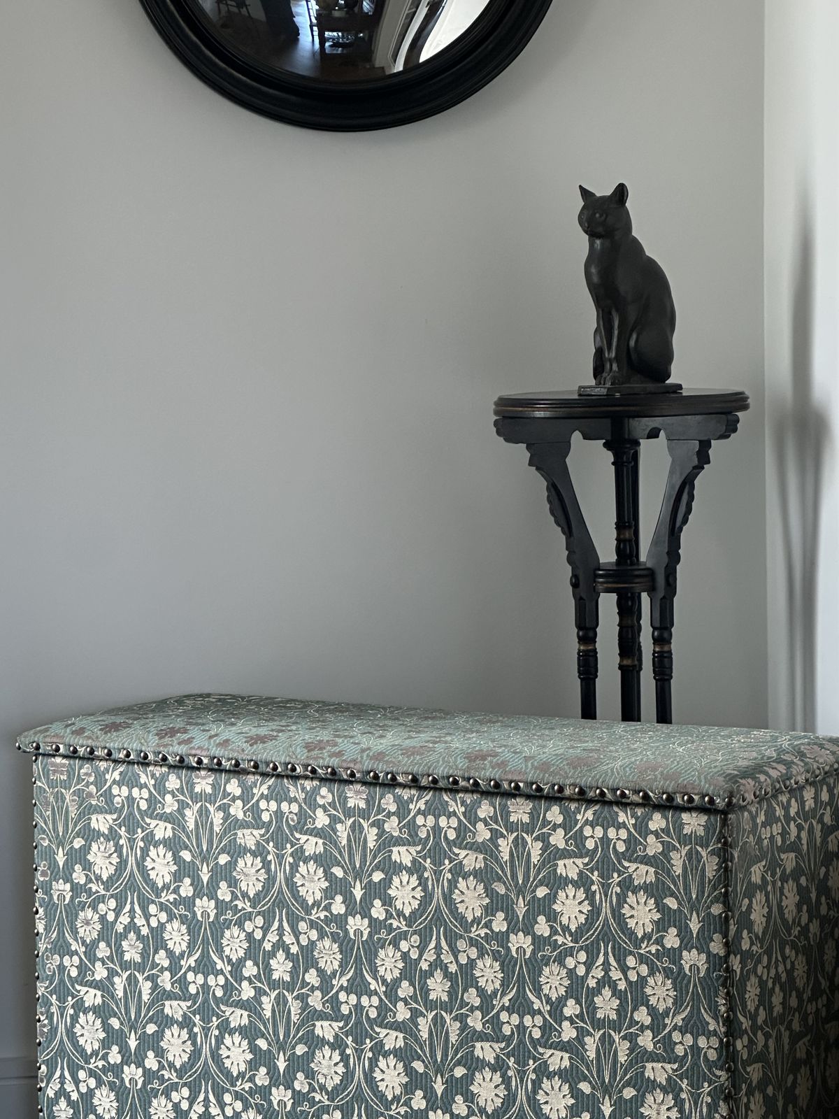 An English Window Seat Upholsteed In William Morris Style Fabric photo furniture