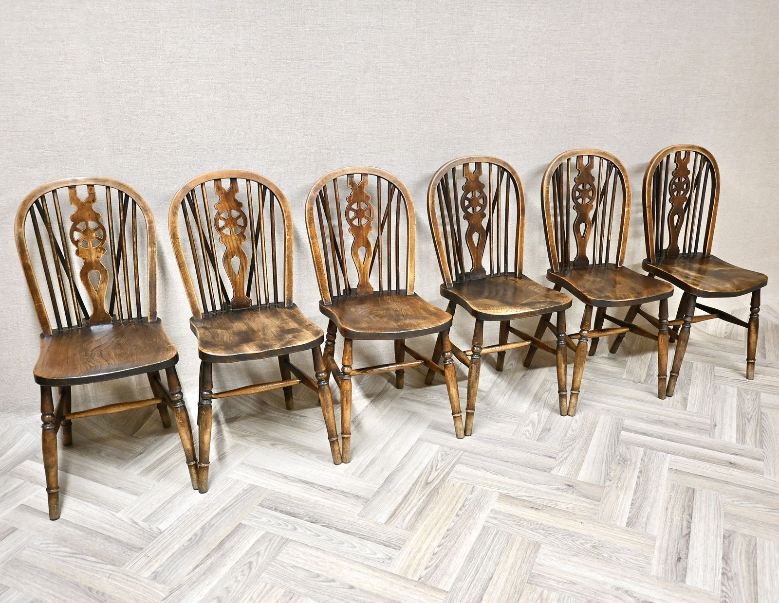 Se Of 6 Antique Windsor Wheelback Kitchen Dining Chairs photo for sale