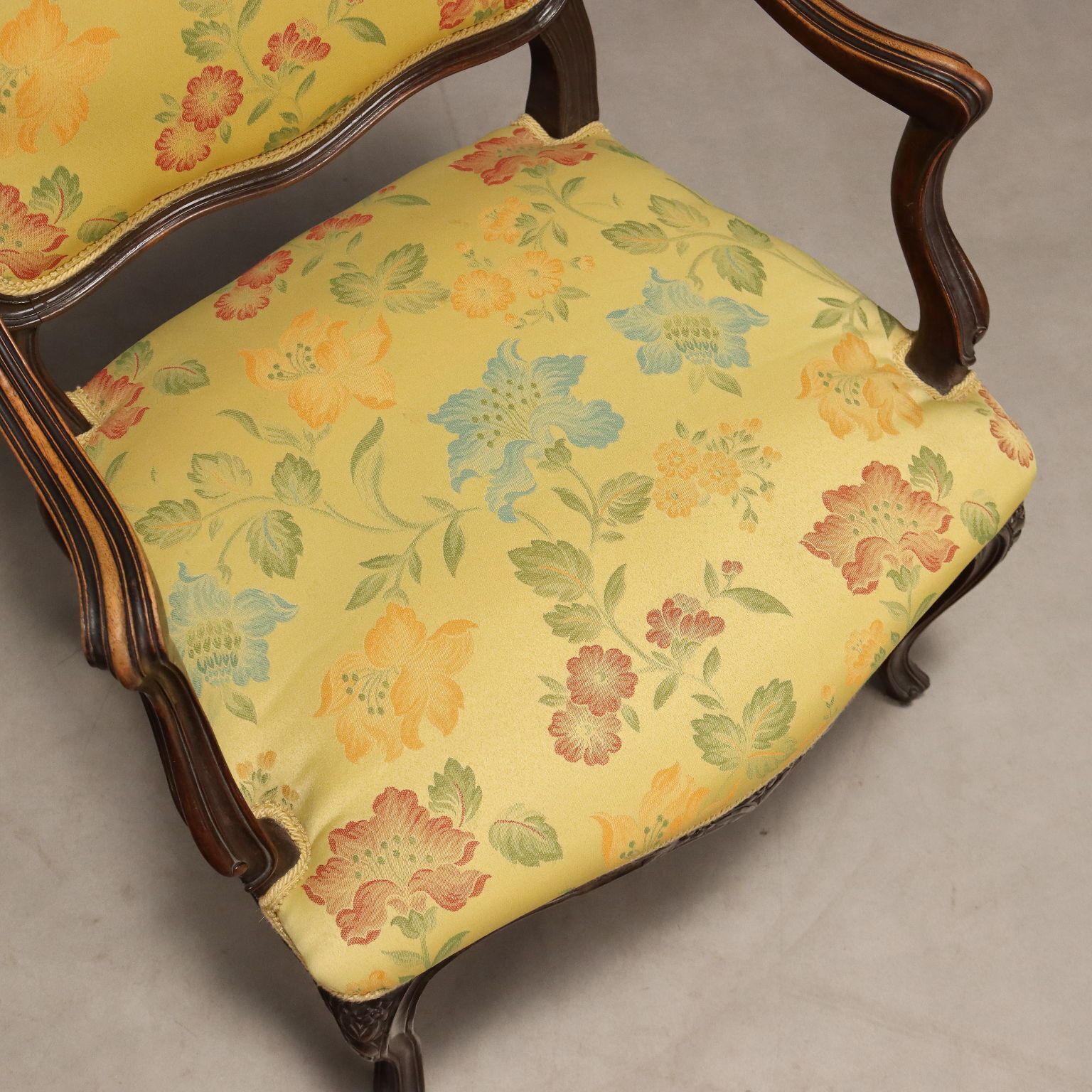 photo furniture Armchairs Baroque Style Walnut Carvings XIX XX Century