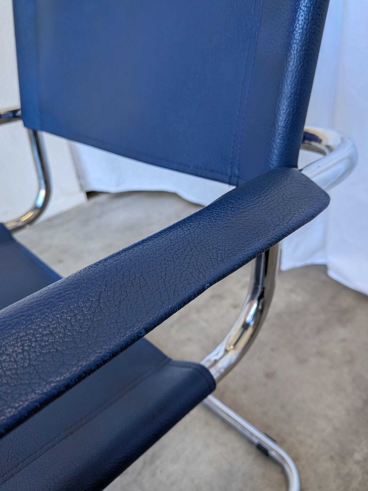 photo vintage Vintage Mart Stam Style S34 Chair: Blue Leather, Bauhaus Office Armchair