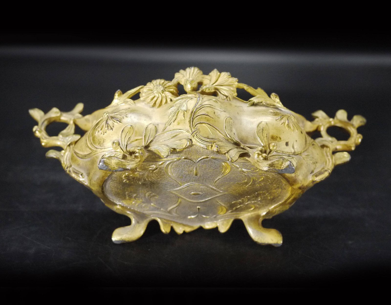 photo vintage Antique French Jardinière In Rococo Style Centerpiece, Gilded Spelter Planter