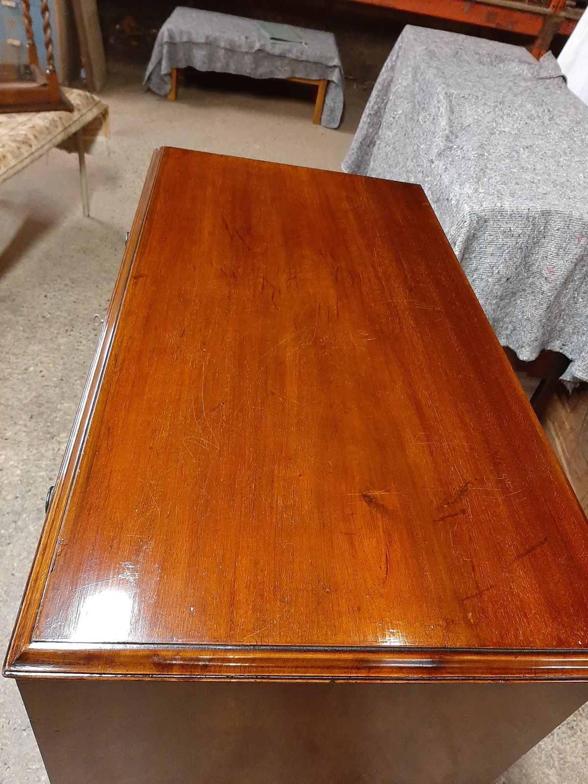 Lovely Art Deco Mahogany Chest Of Drawers In Very Good Condition photo for sale