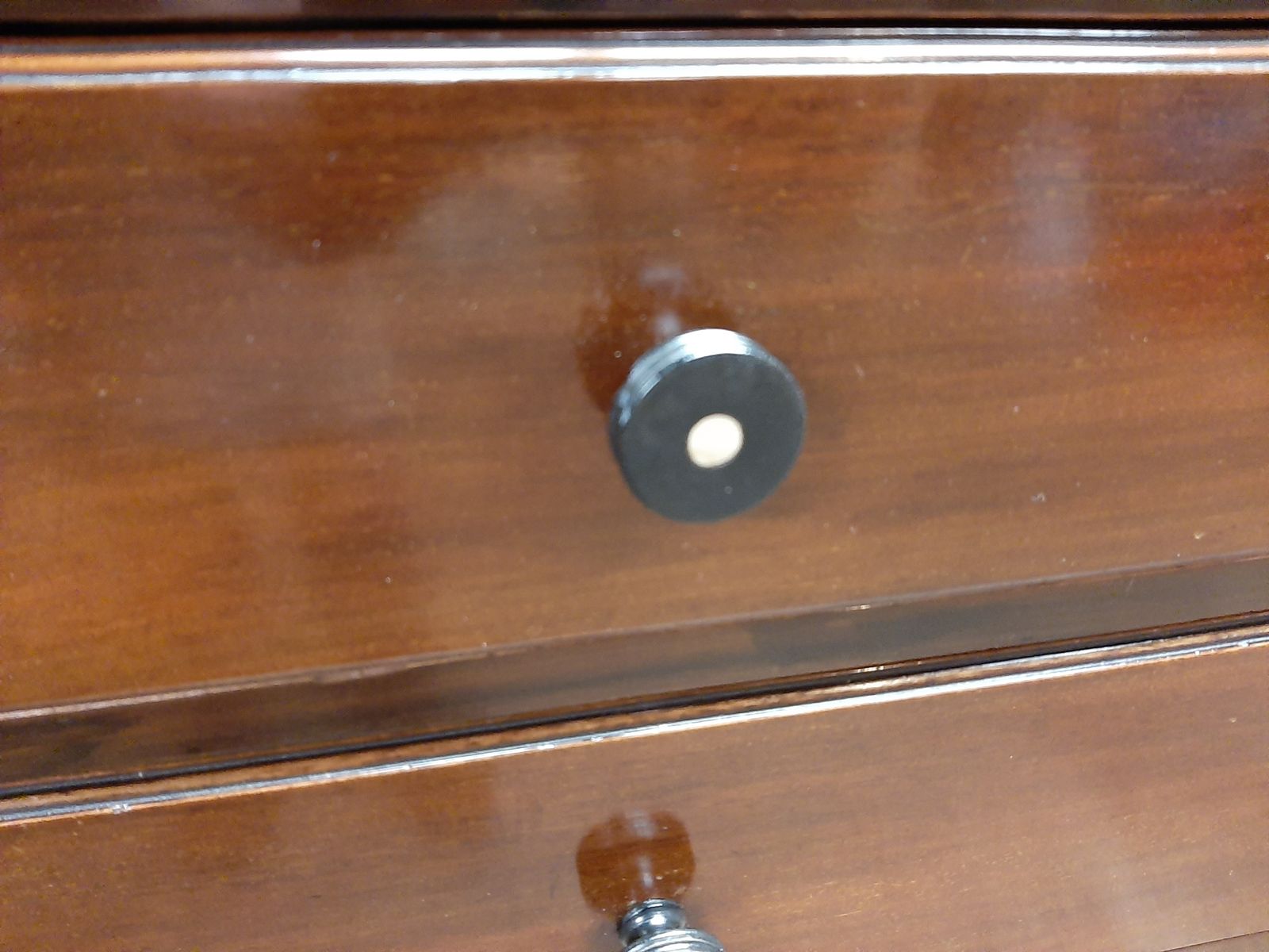 Lovely Art Deco Mahogany Chest Of Drawers In Very Good Condition photo 375.0