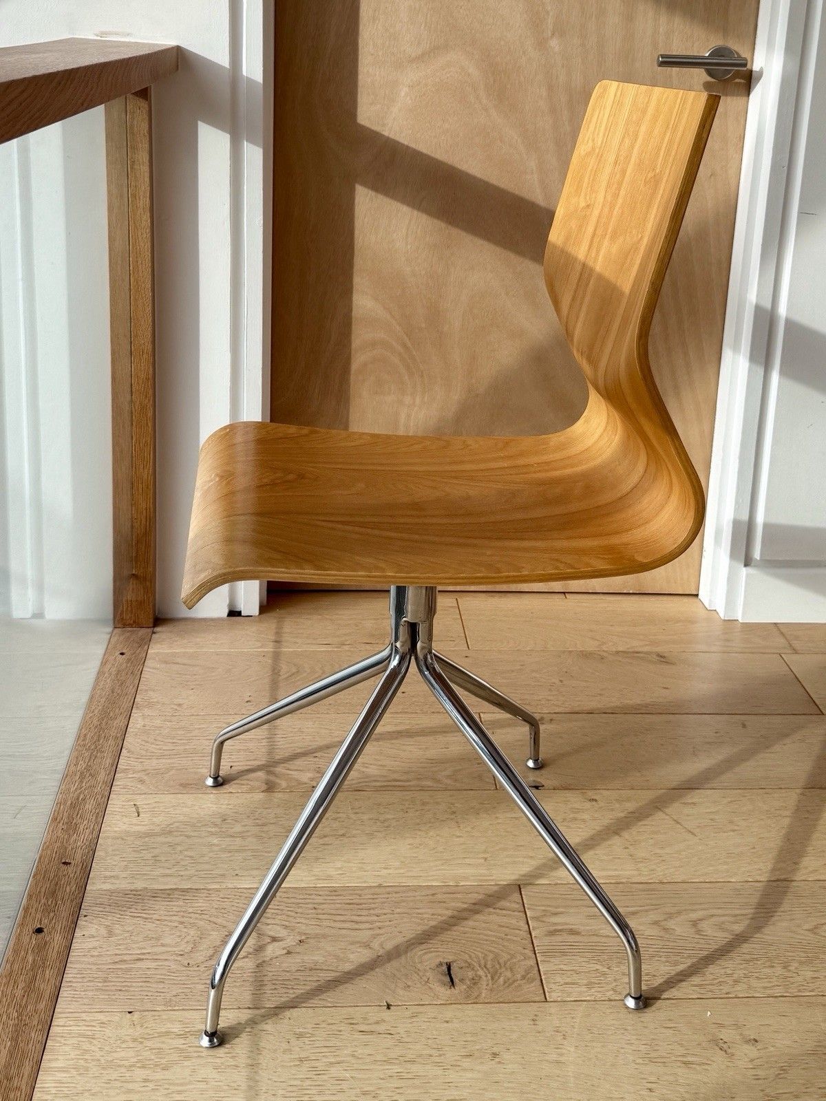 Mid Century Style Side Occasional Desk Swivel Chair Danish Scandi Retro photo 150.0