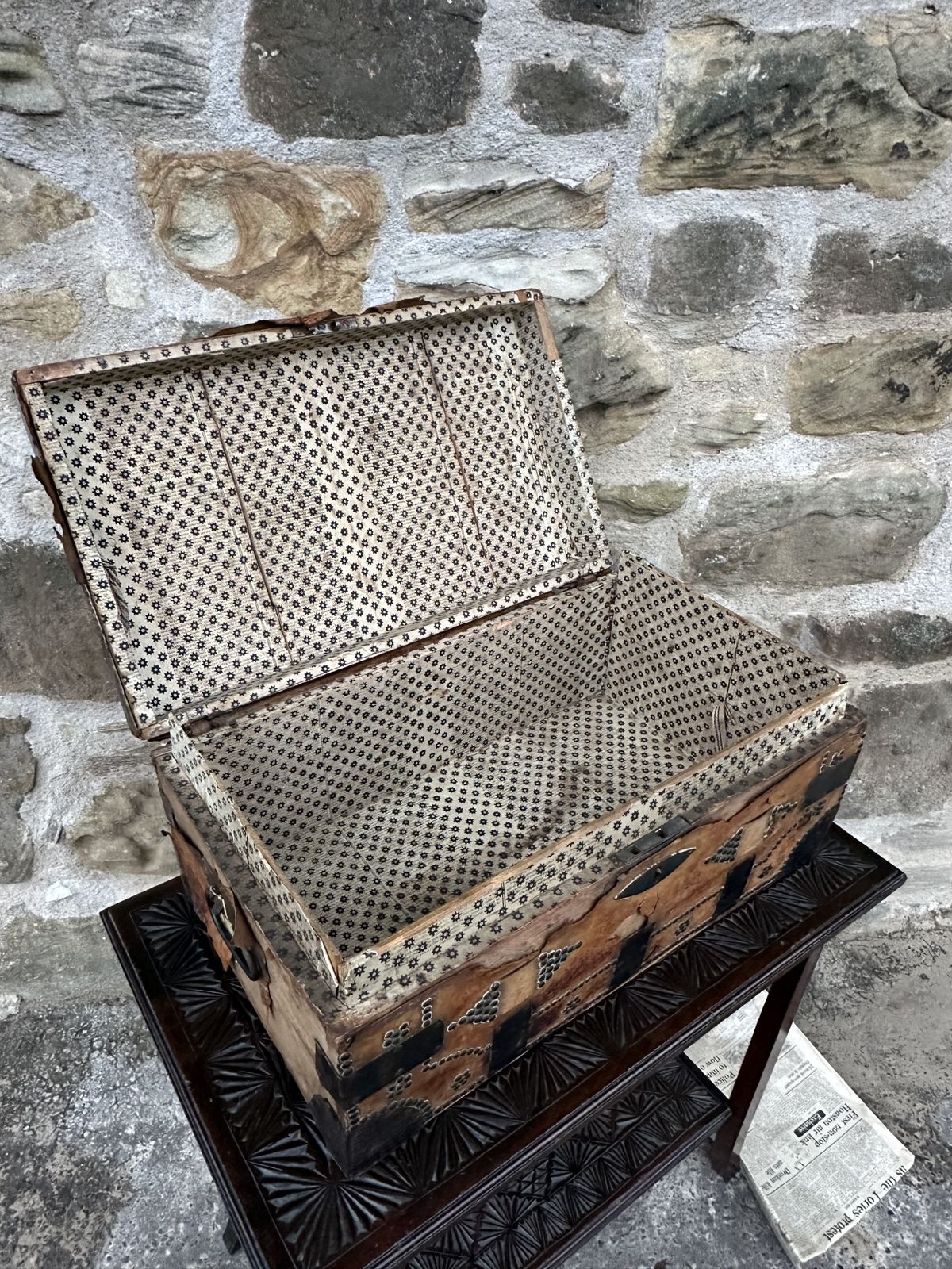 A Late George III Hide And Metal Bound Travelling Trunk Hy Seabrook Of St.Pauls, London, First Quarter 19th Century photo buy