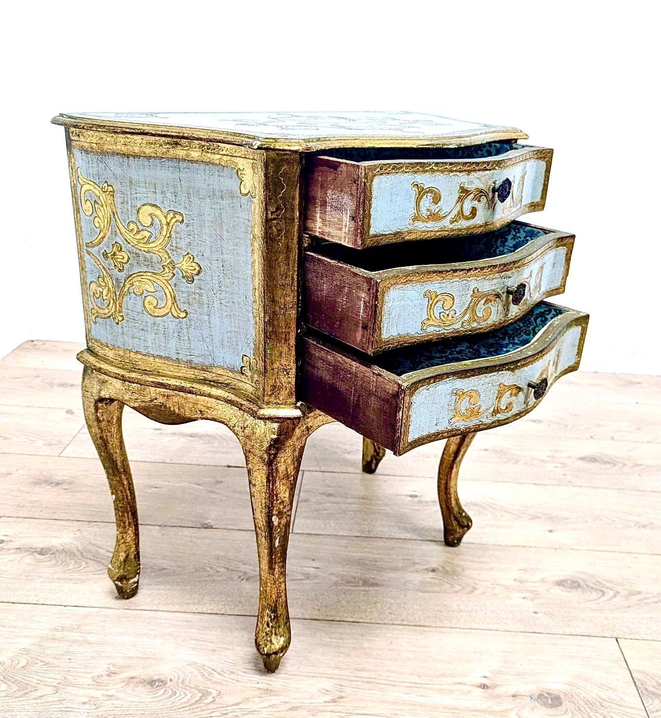 Beautiful Superb Quality Italian Florentine Chest Drawers 0189. photo vintage