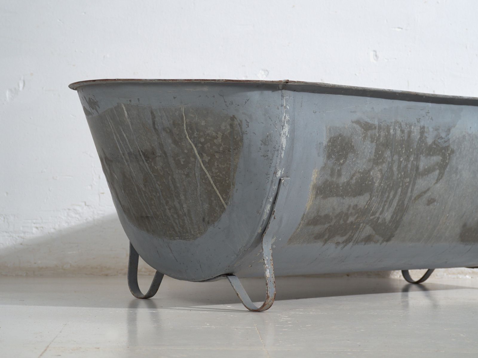 Antique Zinc Industrial Bathtub – Central Europe (Circa 1900) #4 photo furniture