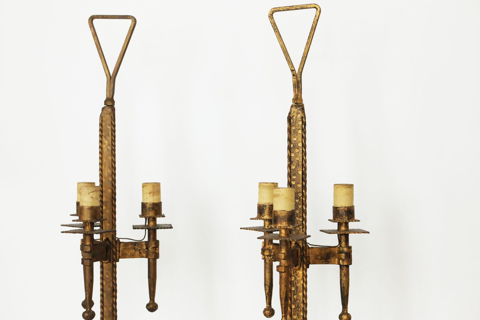 Mid 20th Century Pair Of Tripod Table Lamps In Golden Wrought Iron, Signed By Ferro Art photo 900.0