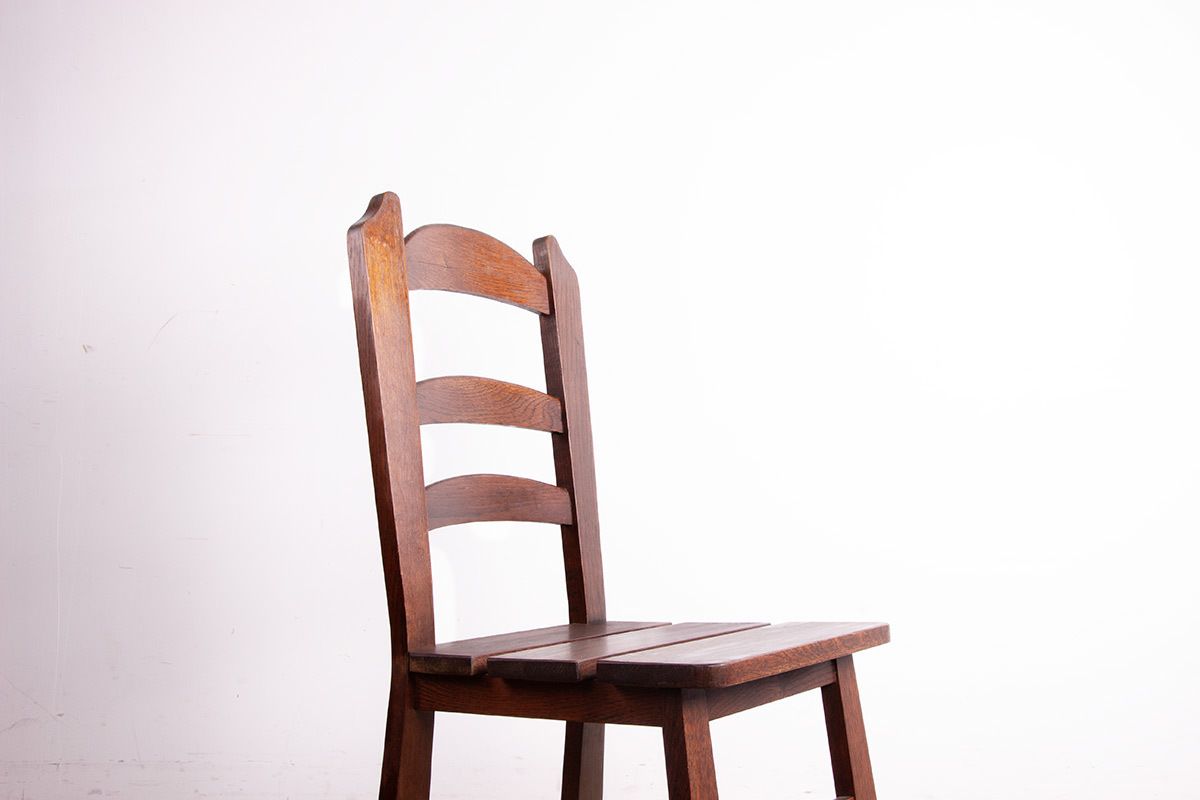 photo furniture Ensemble de 6 grandes chaises brutalistes en chêne massif, années 1950, dans le style de René Gabriel.