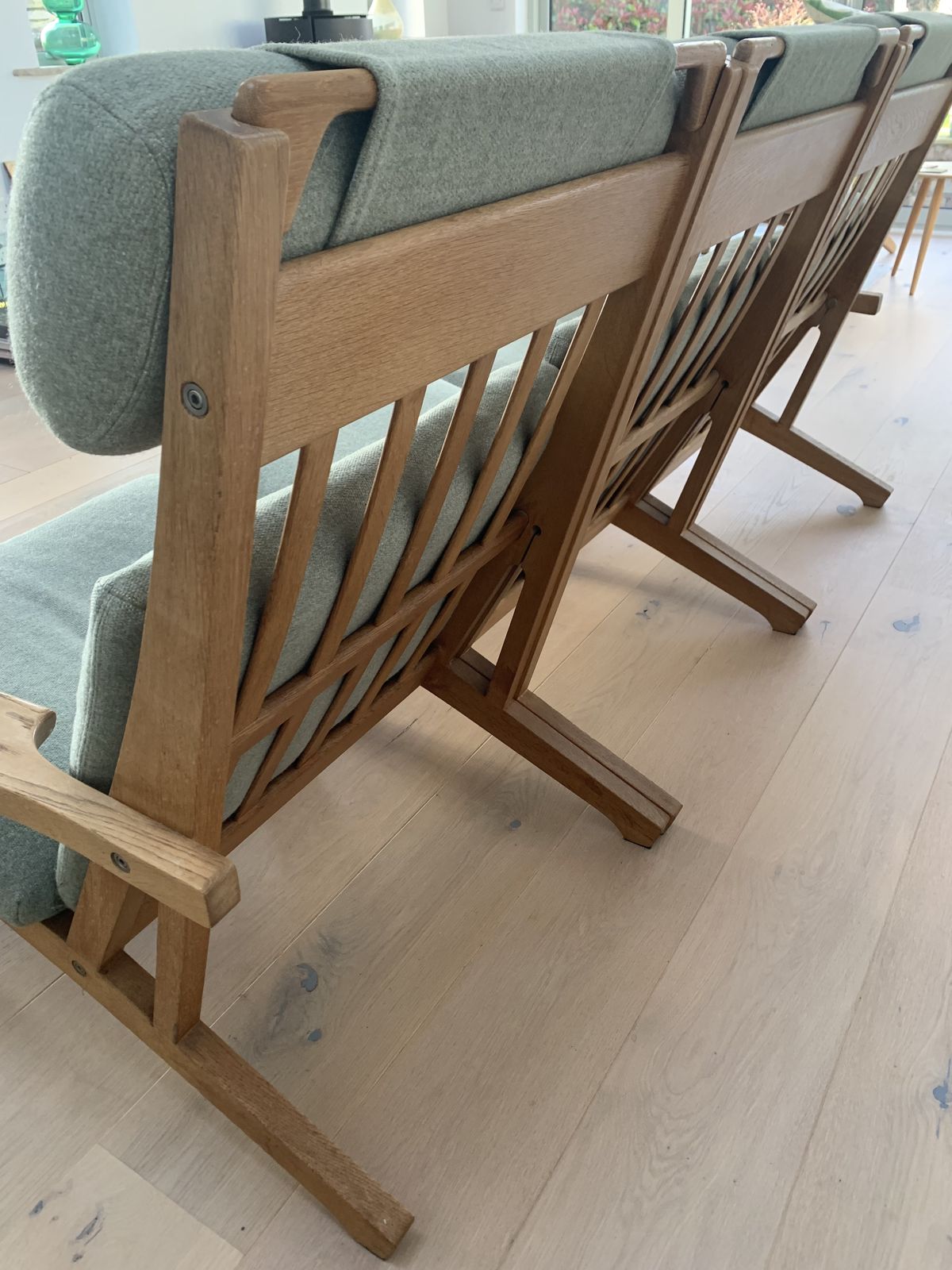 photo furniture 1960s 3 Seater Danish Sofa Model Ge375 In Oak And Fabric By Hans Wegner For Getama