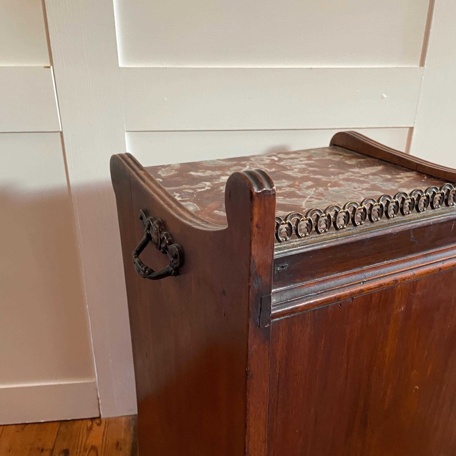 photo vintage Antique Coal Scuttle Cabinet Wooden Red Marble Top On Wheels Victorian Fireplace Carved Wood Furniture Mahogany Box