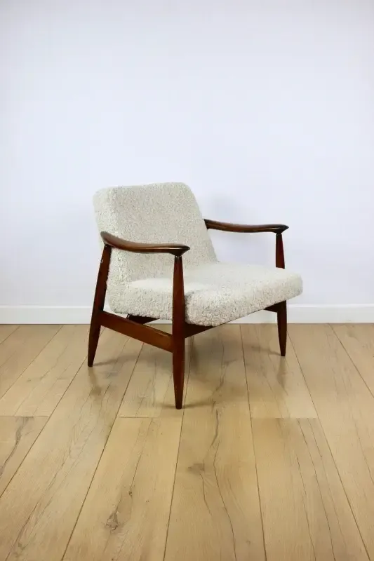 photo vintage Vintage Gfm 300 202 Armchair Designed By J.Kedziorek Loft 1970s, Beige Boucle Lamb   2 Pieces Available