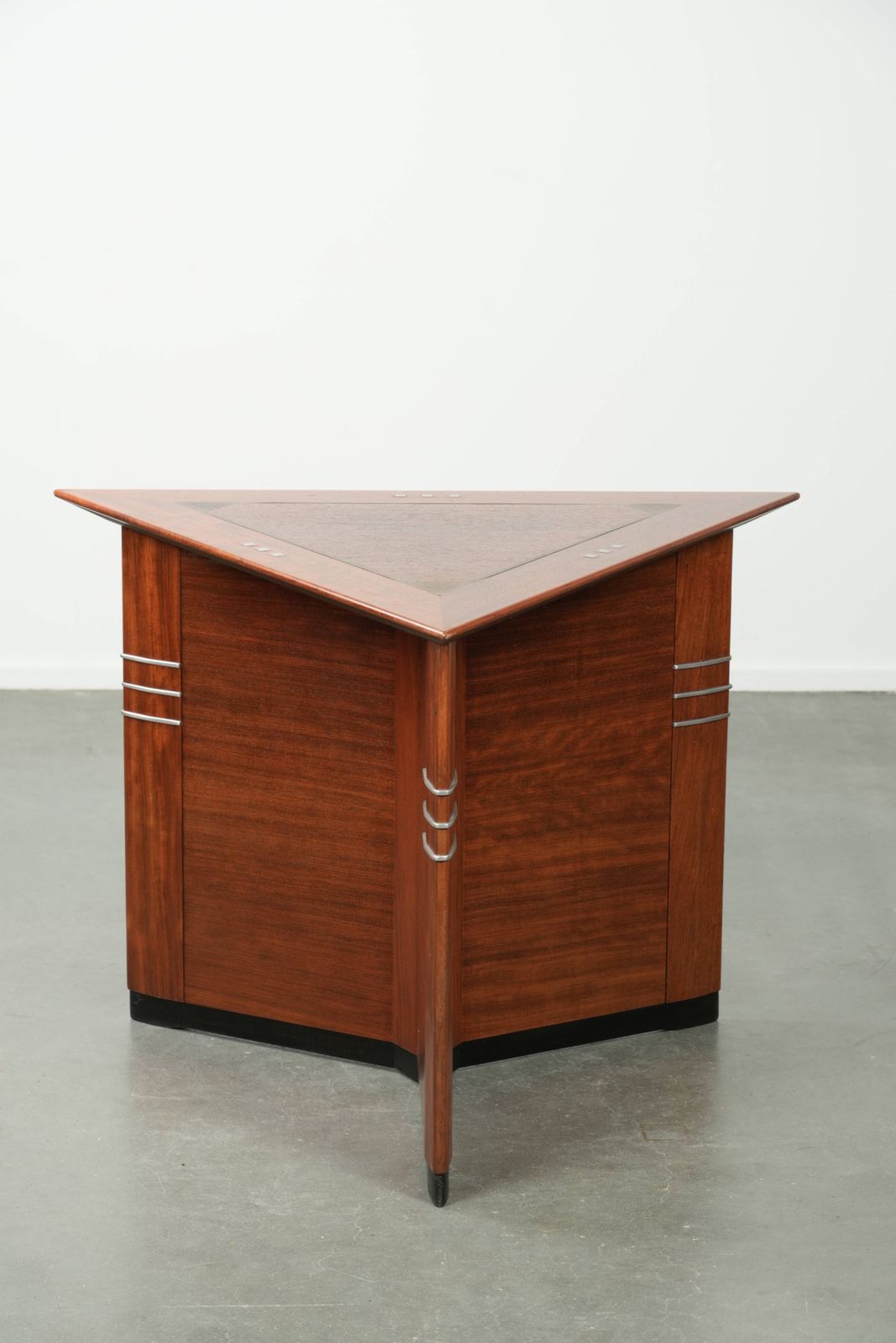 Art Deco Bijzet /Salontafel In Driehoekige Vorm Van Schuitema, Uit De Decoforma Serie photo furniture