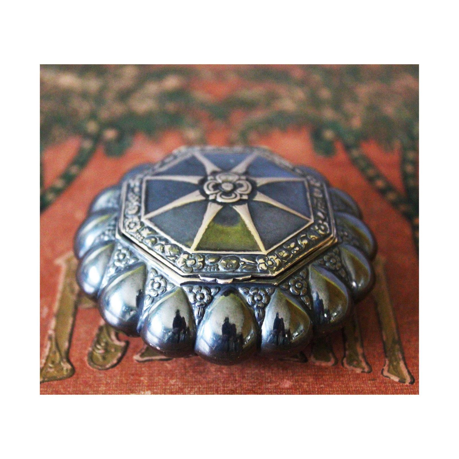 Antiek Art Nouveau Doosje Van Alpacca Zilver, Verguld Binnenwerk, Sieradendoosje, Tabaksdoosje, Snuifdoosje, Repoussé Decoratie, Scharnierend Deksel, Bloemendecoratie