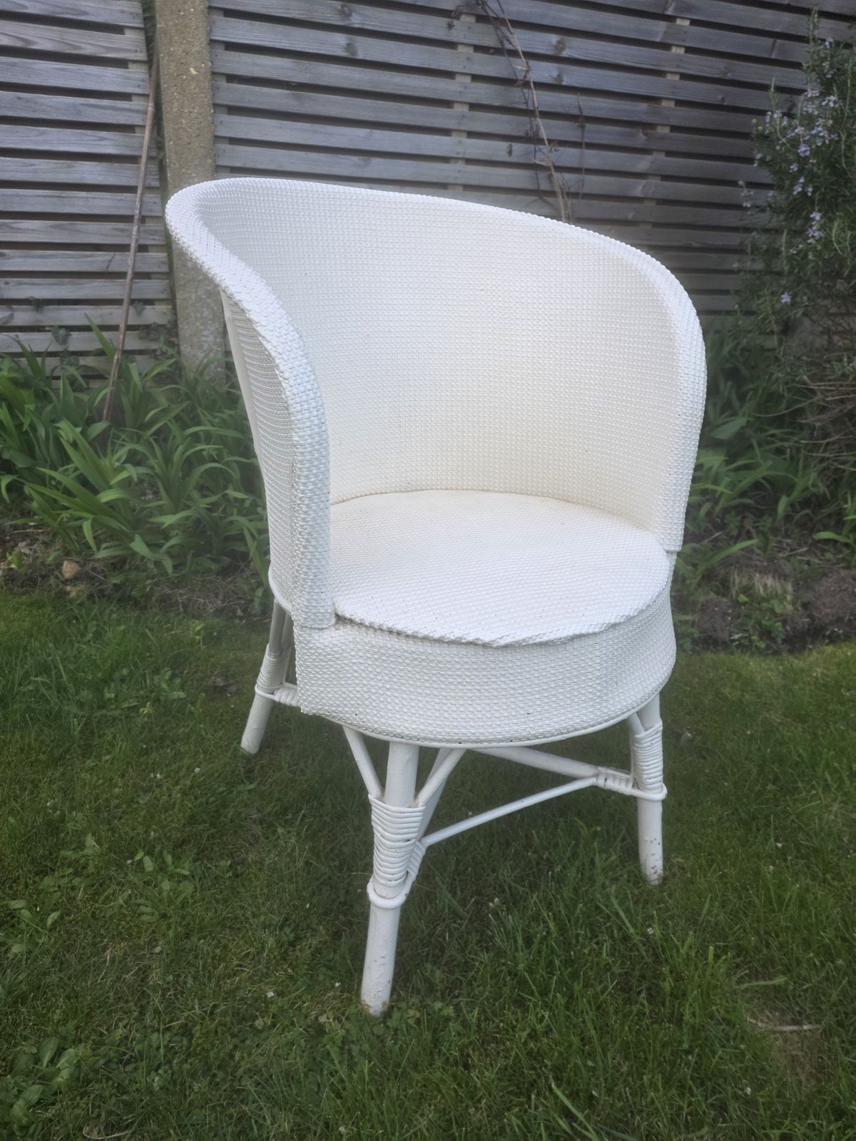 White Vintage Lloyd Loom Style Cane Tub Chair photo furniture