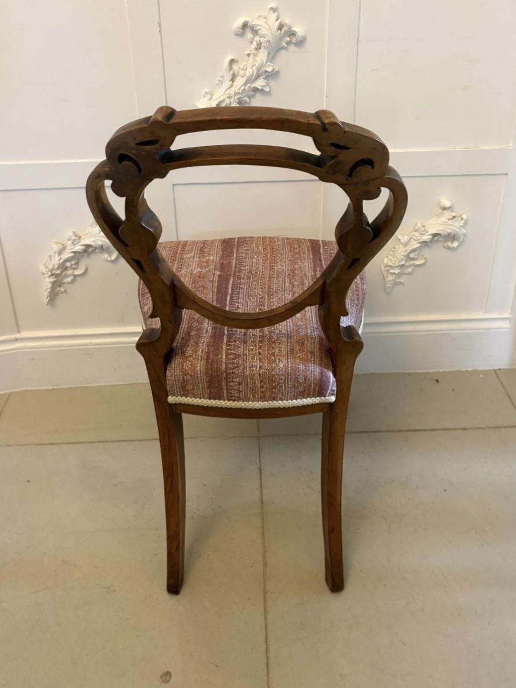 Antique 19th Century Carved Walnut Balloon Back Dining Chairs Set Of Four photo vinterior
