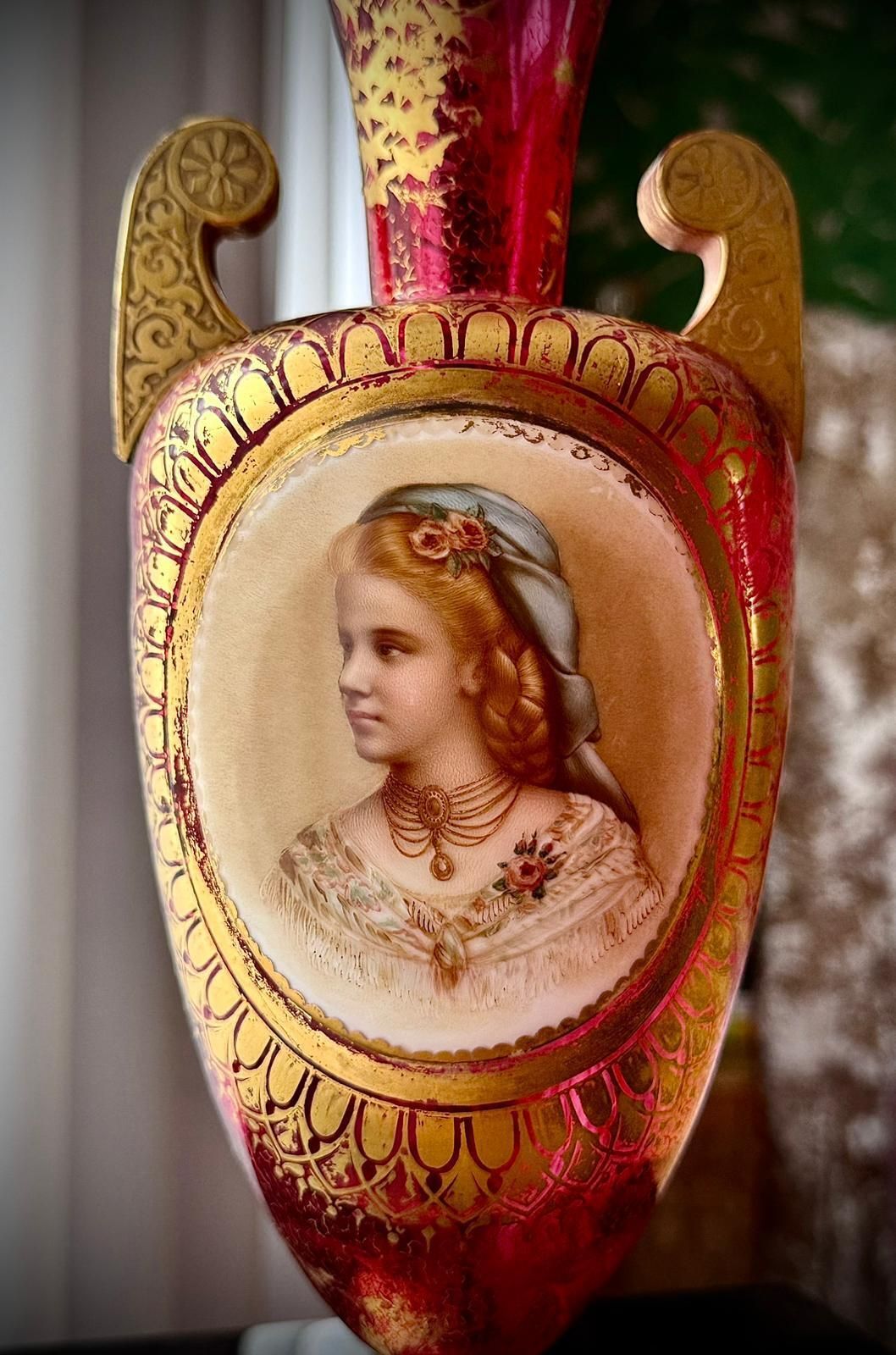 photo vintage 19th Century Bohemian Ruby Glass Urn Vase, Attributed Moser, Hand Painted Portrait, C.1880