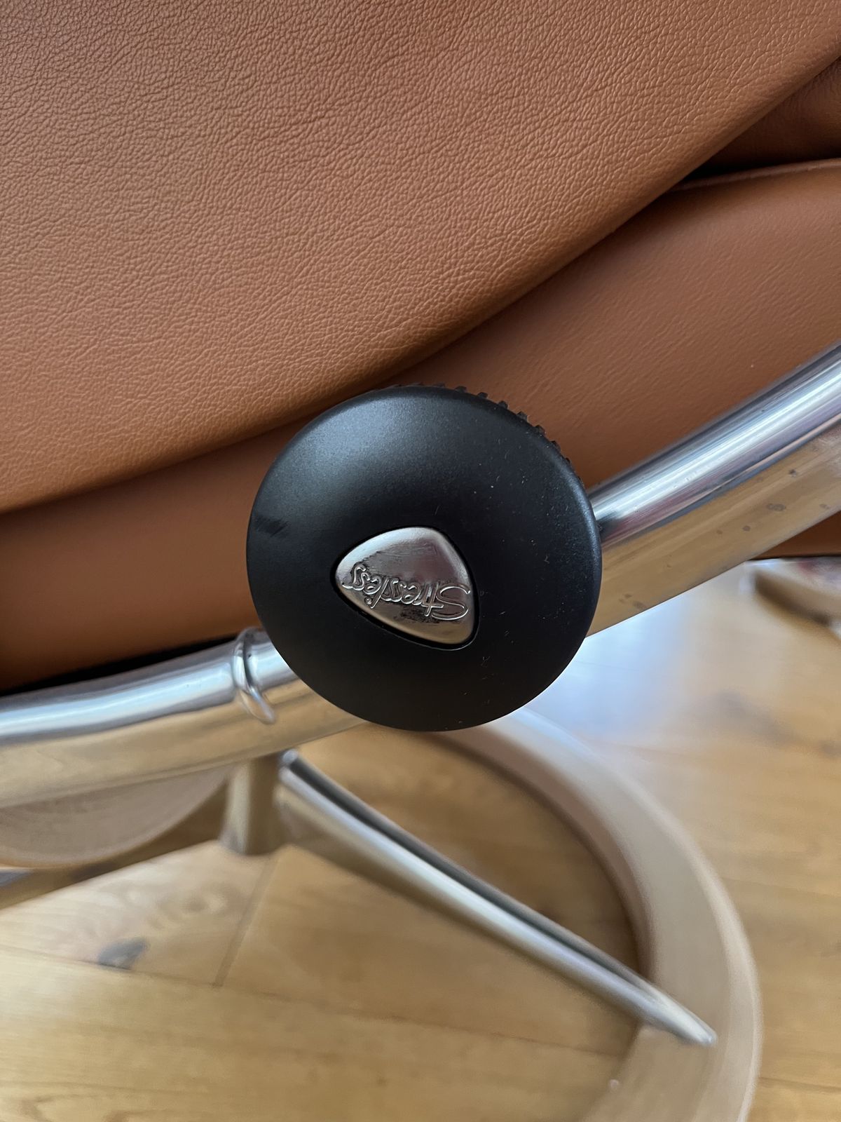 Pair Of Ekornes Stressless Recliner Chairs photo vinterior