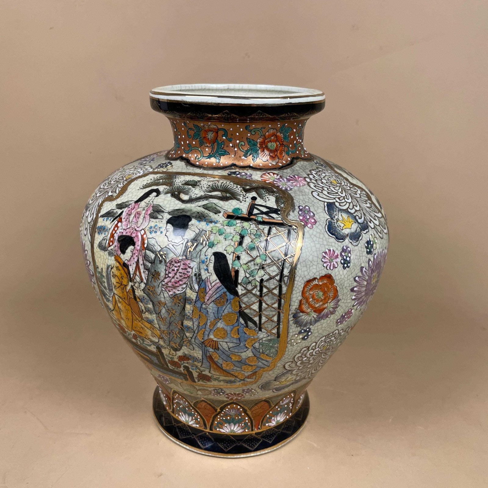 Oriental Antique Decorative Vase Ceramic Pot Japanese Vintage Display Hand Painted Asian Old Aged Figures Floral Pattern Decorative photo furniture