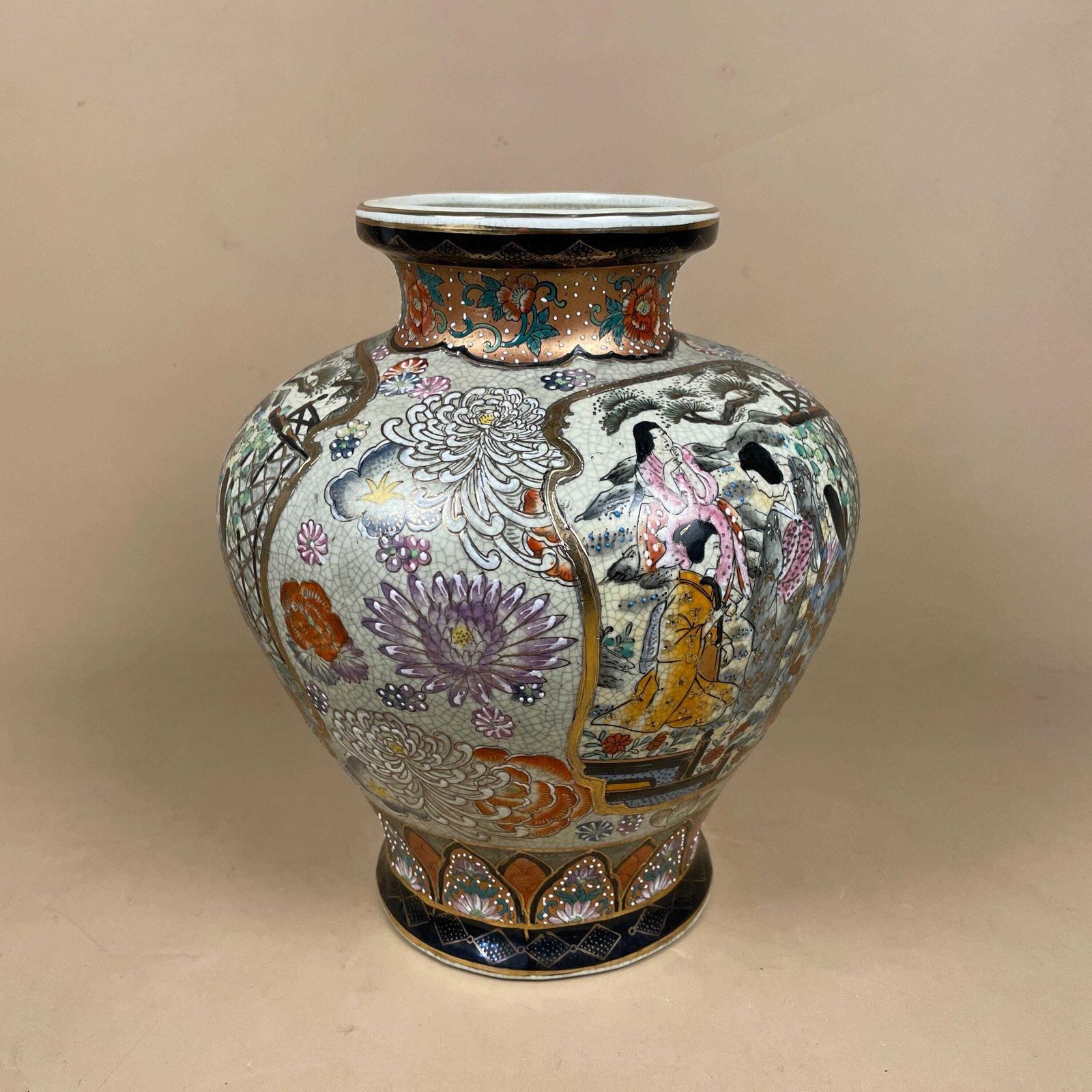 Oriental Antique Decorative Vase Ceramic Pot Japanese Vintage Display Hand Painted Asian Old Aged Figures Floral Pattern Decorative photo Home Decor