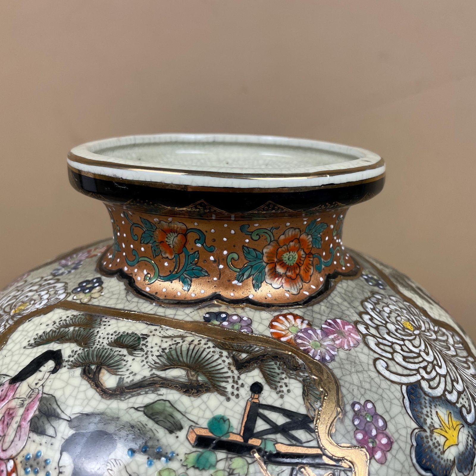 Home Decor Oriental Antique Decorative Vase Ceramic Pot Japanese Vintage Display Hand Painted Asian Old Aged Figures Floral Pattern Decorative photo