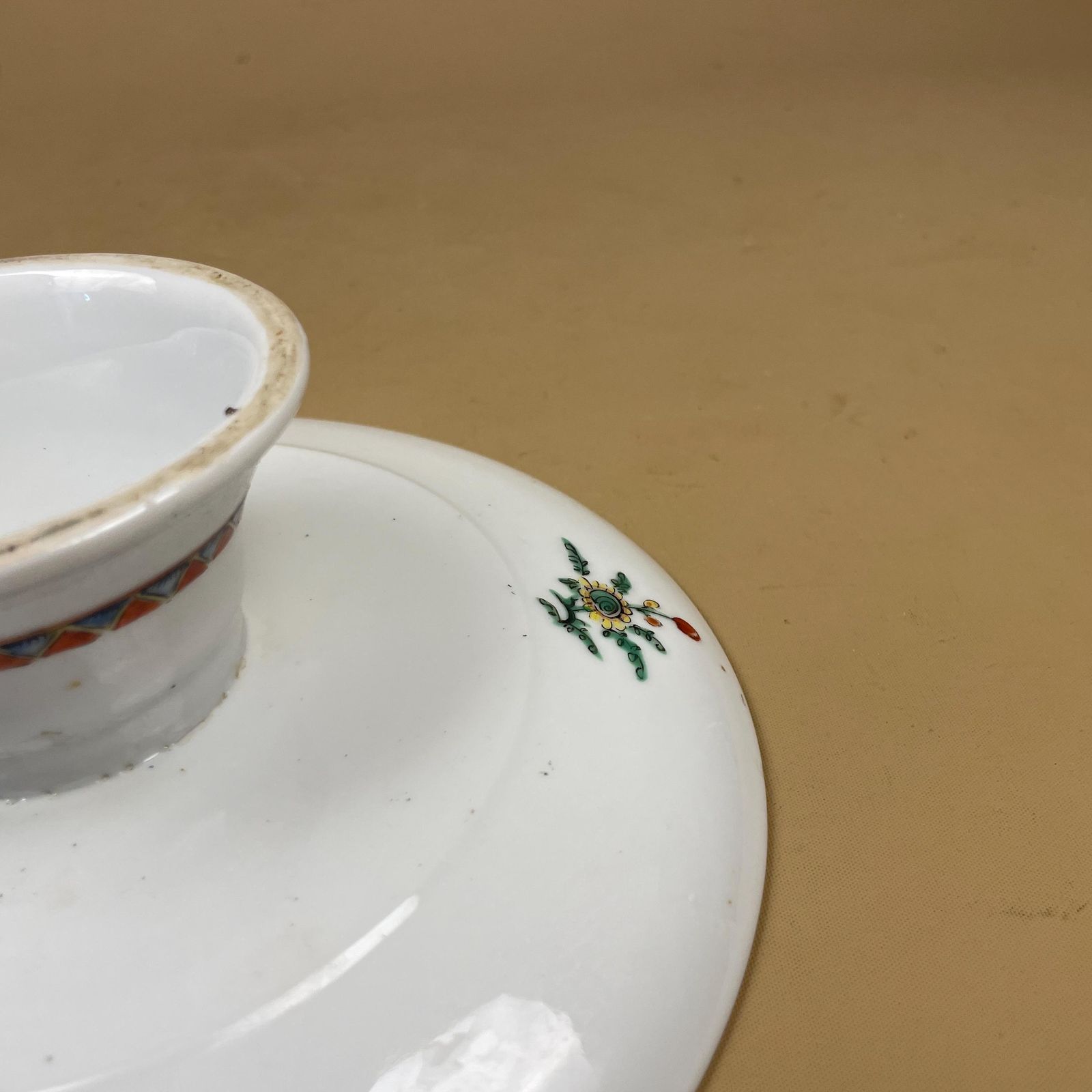 photo vinterior Antique Oriental Ceramic Hand Painted Pedestal Bowl On A Stand Plate Chinese Decorative Asian Round Porcelain 22cm Dish Display Dragon