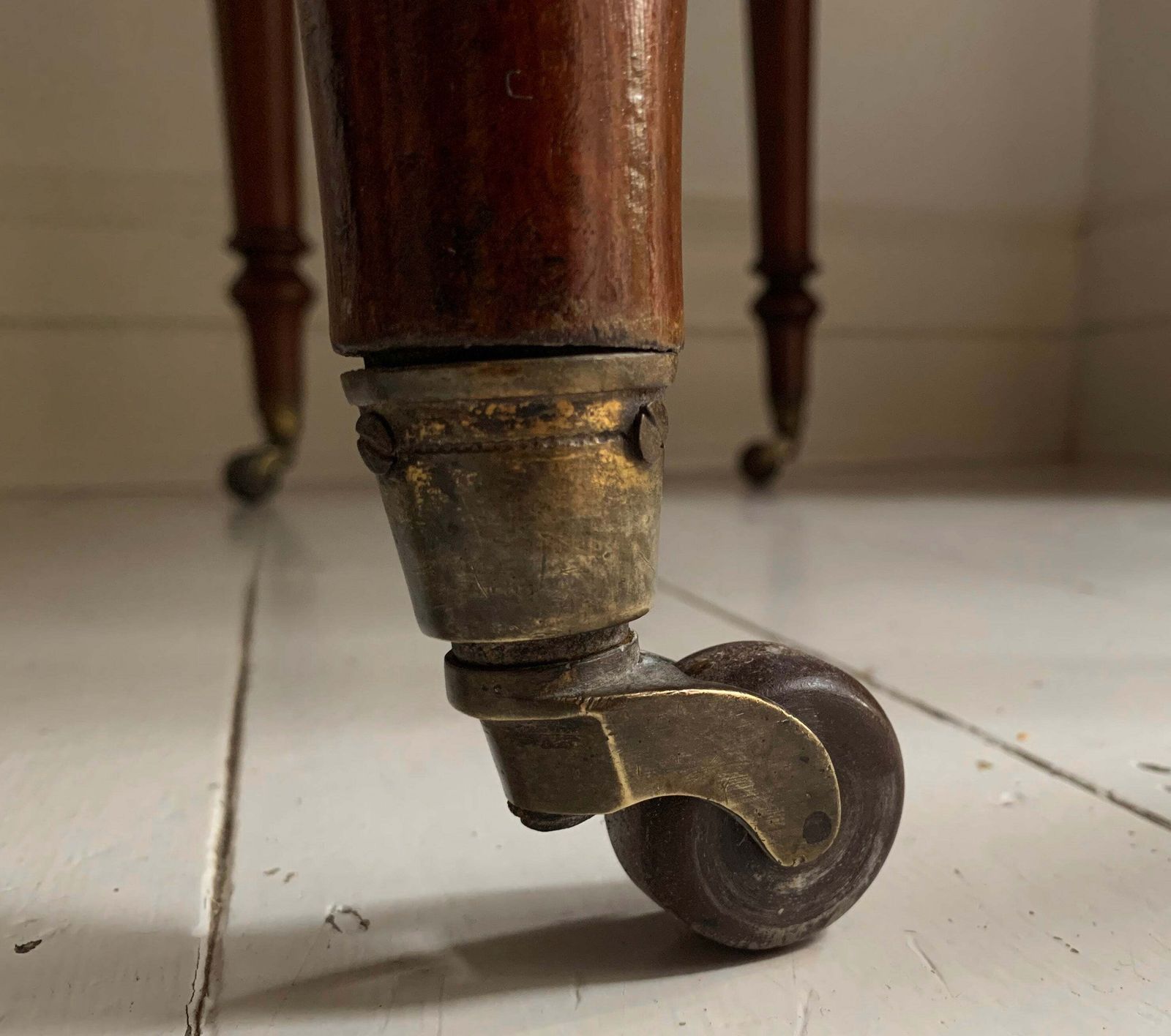 photo vinterior Antique Victorian Mahogany Pembroke Drop Leaf Table On Castors W/ Cutlery Drawer