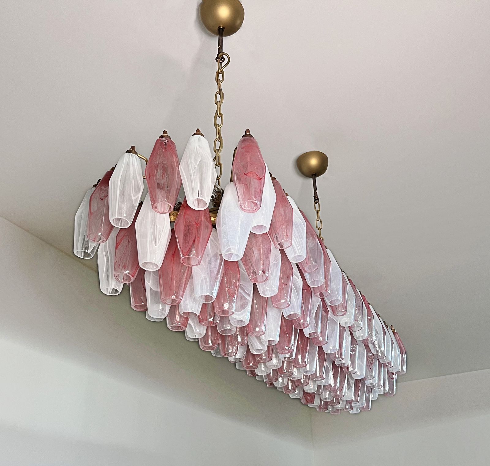 photo furniture Elegant Murano Poliedri Chandelier   Carlo Scarpa   138 Pink And White Alabaster Glasses