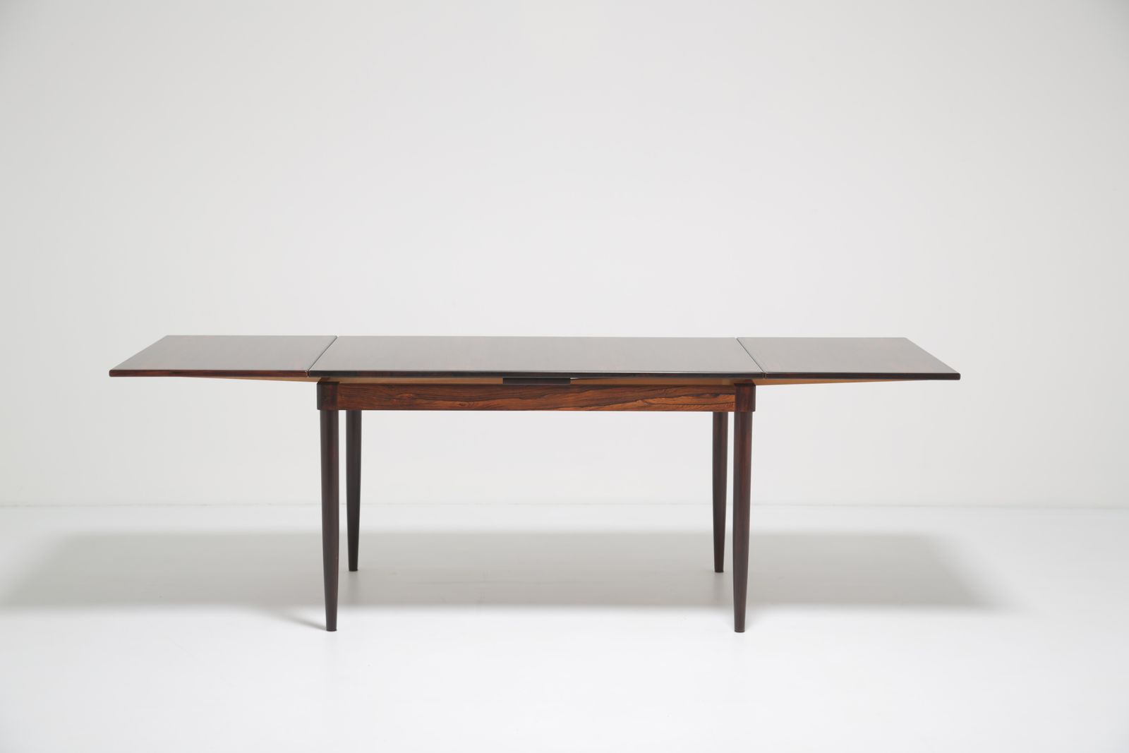 Niels Otto Møller Model 254 Dining Table: Minimalist, Extending In Rio Rosewood For J.L. Møllers, Denmark, 1960s