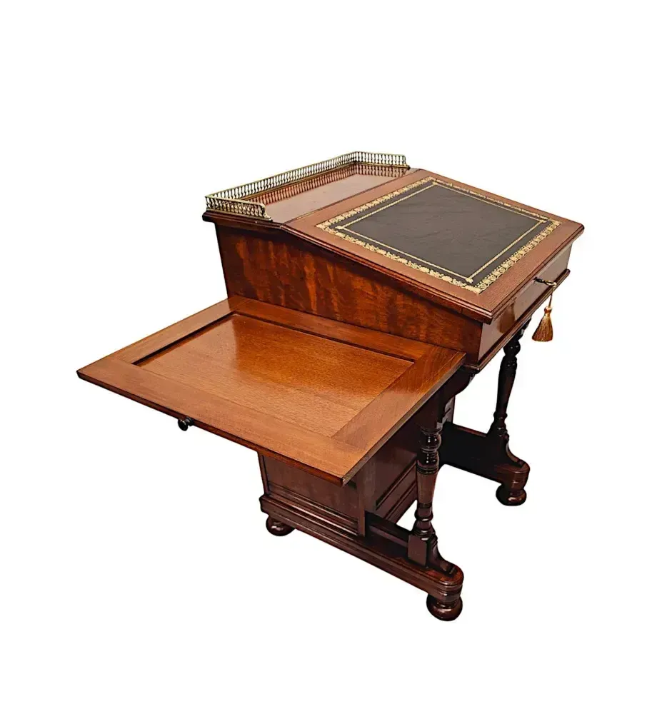 photo furniture A Very Fine Fully Restored 19th Century Davenport Stamped 'Gillows Of Lancaster'