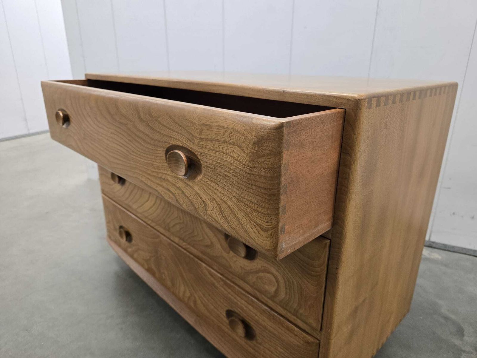 Ercol Windsor Chest Of Drawers photo vinterior