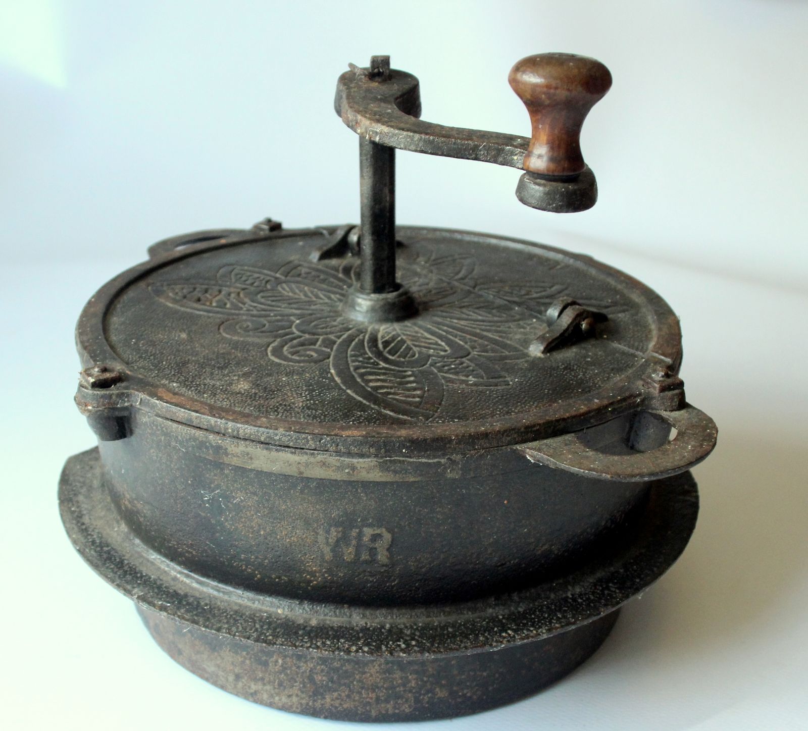 1920s Antique Coffee Roaster Made Of Cast Iron photo vinterior