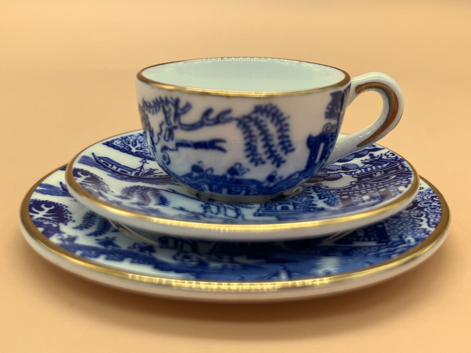 Home Decor Coalport China Blue Willow Miniature Display Tea Set. Teapot, Creamer, Sugar, Tea Cup, Saucer & Side Plate Trio. photo