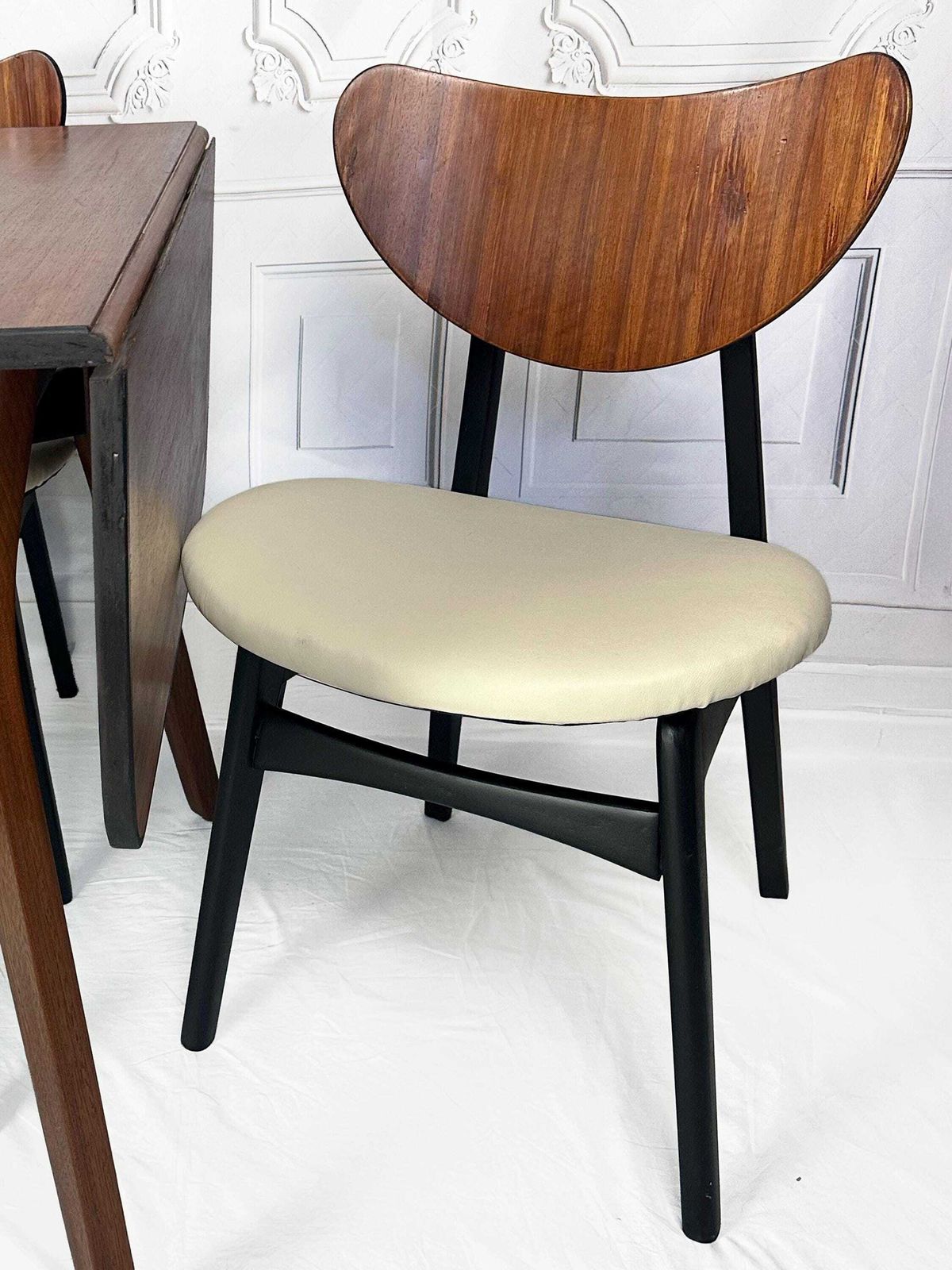 Mid Century Butterfly Dining Table With Four Reupholstered Butterfly Chairs From G Plan, United Kingdom, 1950s photo buy