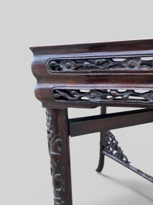 photo vintage Antique Chinese Carved Padauk Tray On Stand