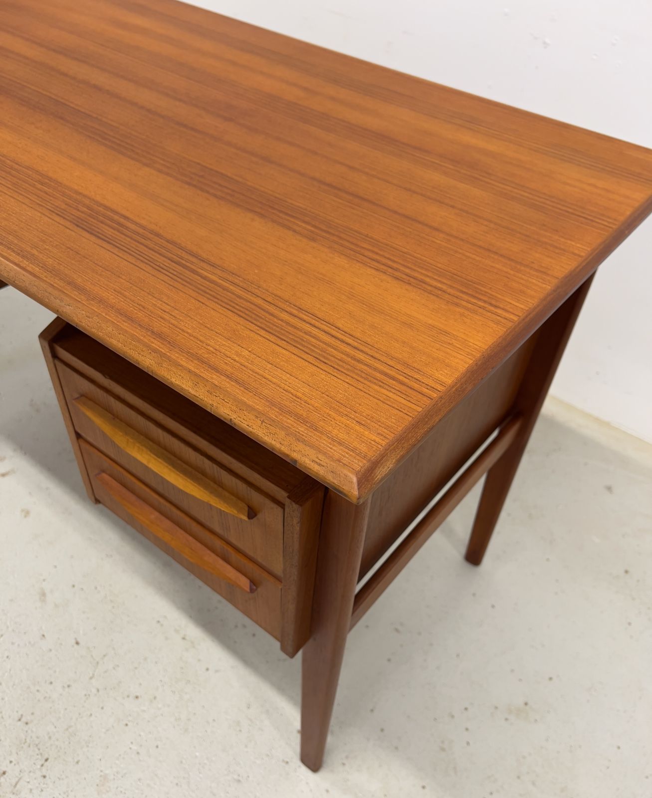 photo vintage Teak Desk By Gunner Nielsen For Tibergaard, 1960s.